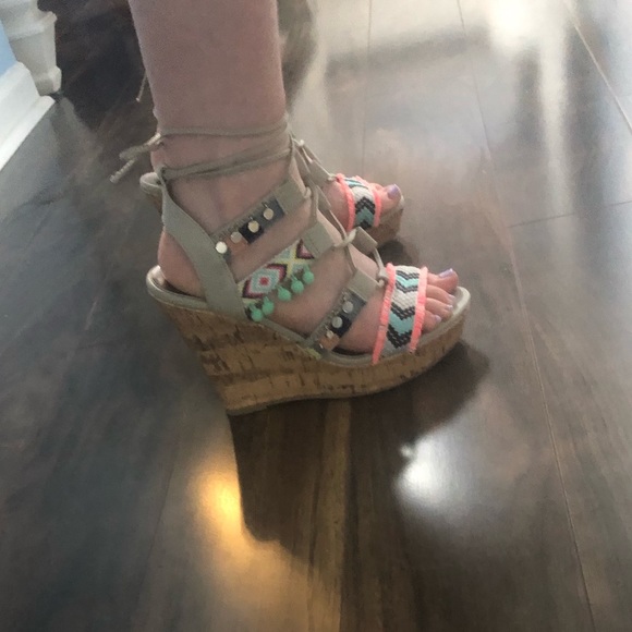 Madden Girl Wedges - Picture 2 of 5